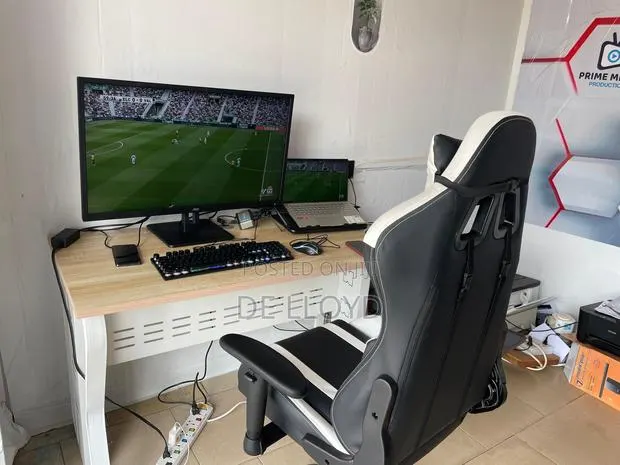Table and Chair Combo · Photo 1