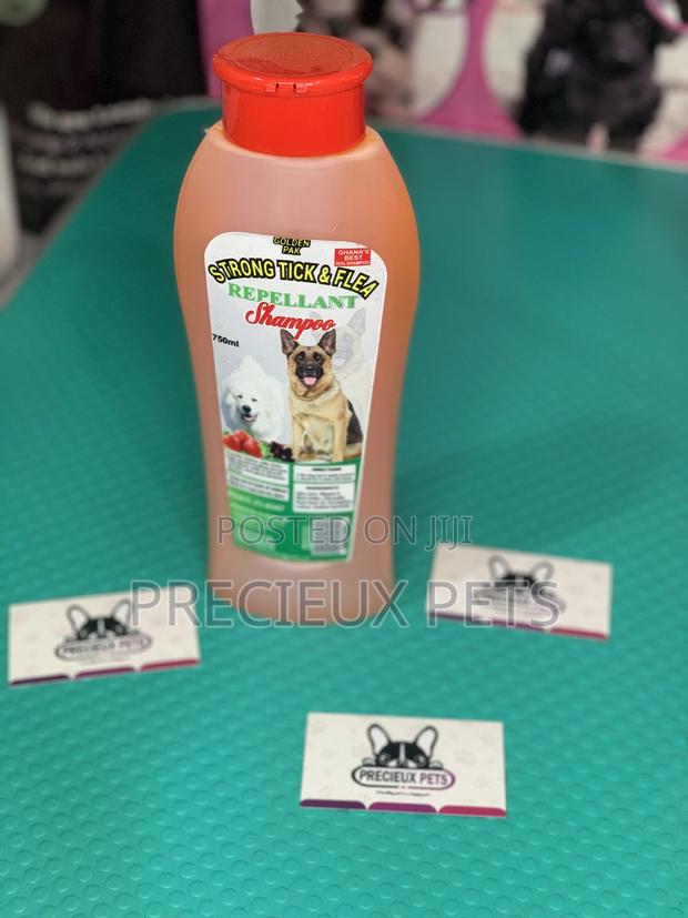 750ml Strong Ticks and Flea Shampoo · Photo 1