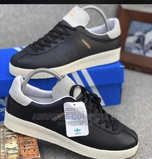 Adidas Topanga Black and White · Photo 1