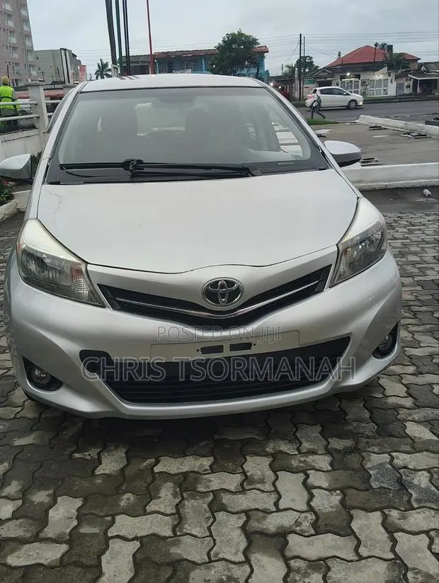 Toyota Yaris LE Hatchback 3dr 2014 Silver