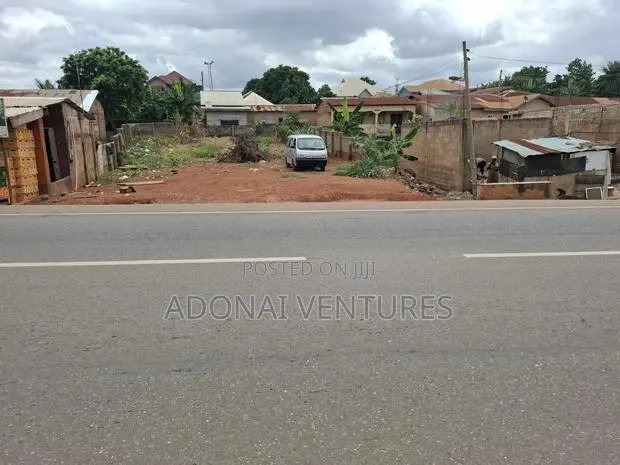 Main Road One Plot of Land for Sale in Sokoban to Tred · Photo 1