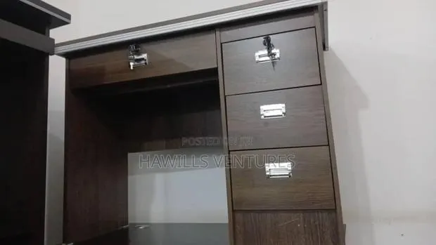 Ekintop Office Desk · Photo 1