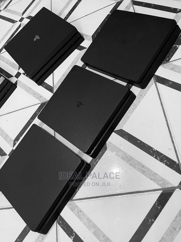 Playstation 4 Slim With 10 Online / Offline Games · Photo 2
