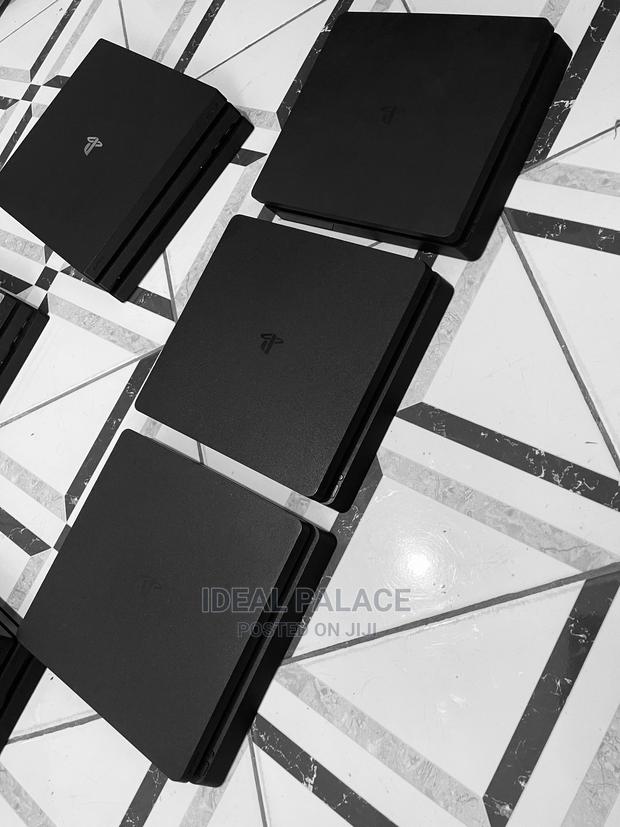 Playstation 4 Slim With 10 Online / Offline Games · Photo 1