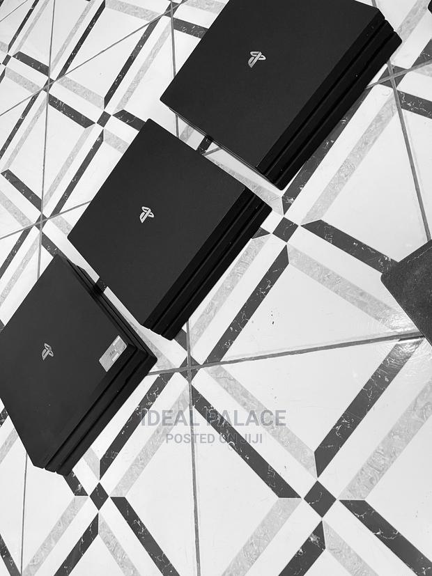 Playstation 4 Pro With 10 Games · Photo 1