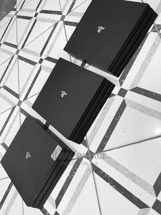 Playstation 4 Pro With 10 Games · Photo 3