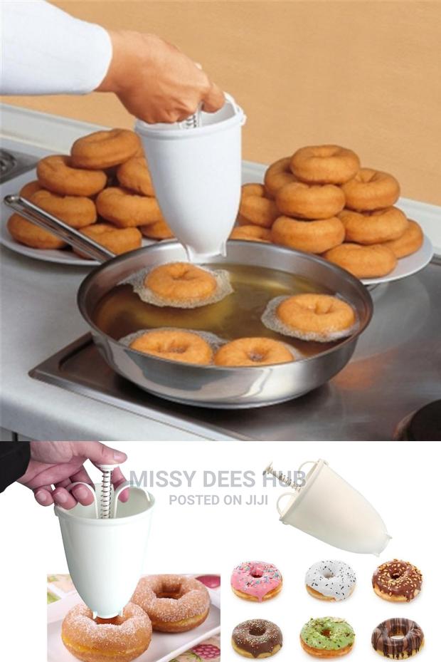 Plastic Donut Dispenser · Photo 5
