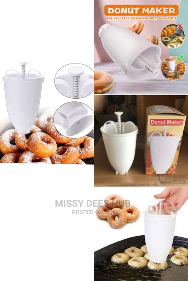 Plastic Donut Dispenser · Photo 6