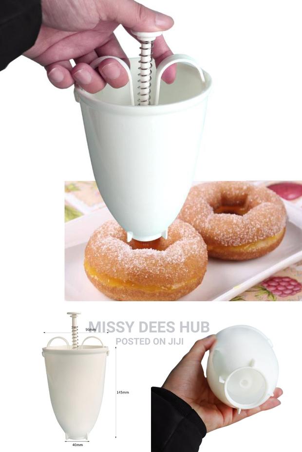 Plastic Donut Dispenser · Photo 4