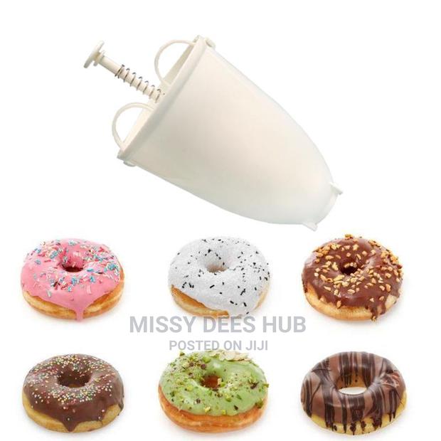 Plastic Donut Dispenser · Photo 8