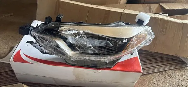 Toyota Corolla 2014-2016 Headlight Left · Photo 1