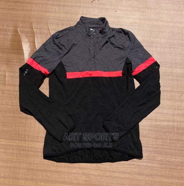 Inner Stretch Top · Photo 2