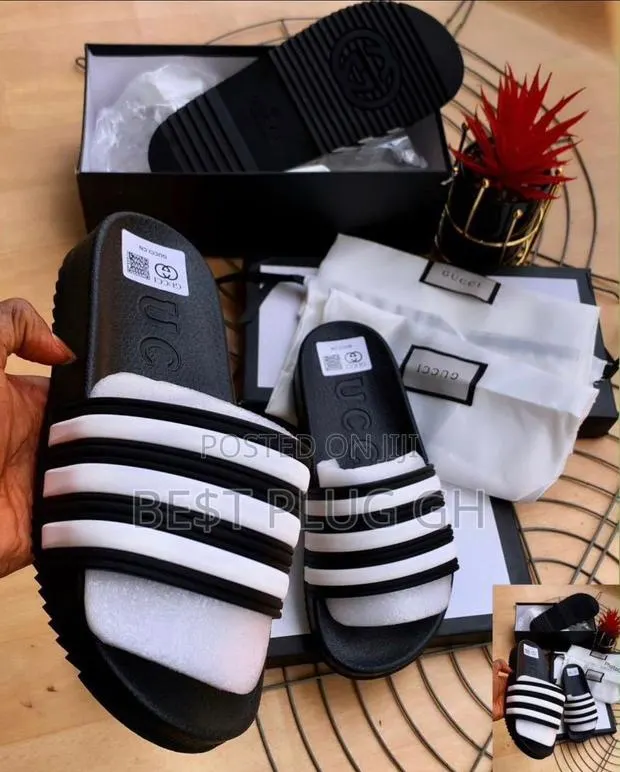 Men’s Slippers · Photo 1