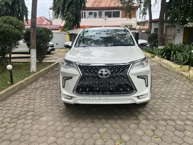 Toyota Fortuner 2.7 AWD 2016 White · Photo 1