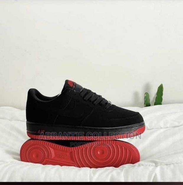 Nike Air Force 1 Suede Black and Red · Photo 1