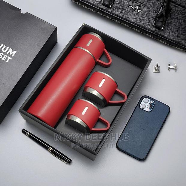 Vaccum Flask With 2 Cups · Photo 7