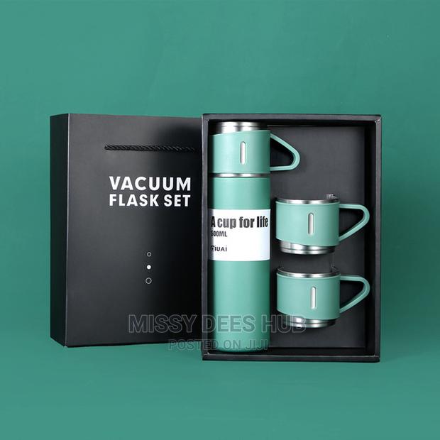 Vaccum Flask With 2 Cups · Photo 1