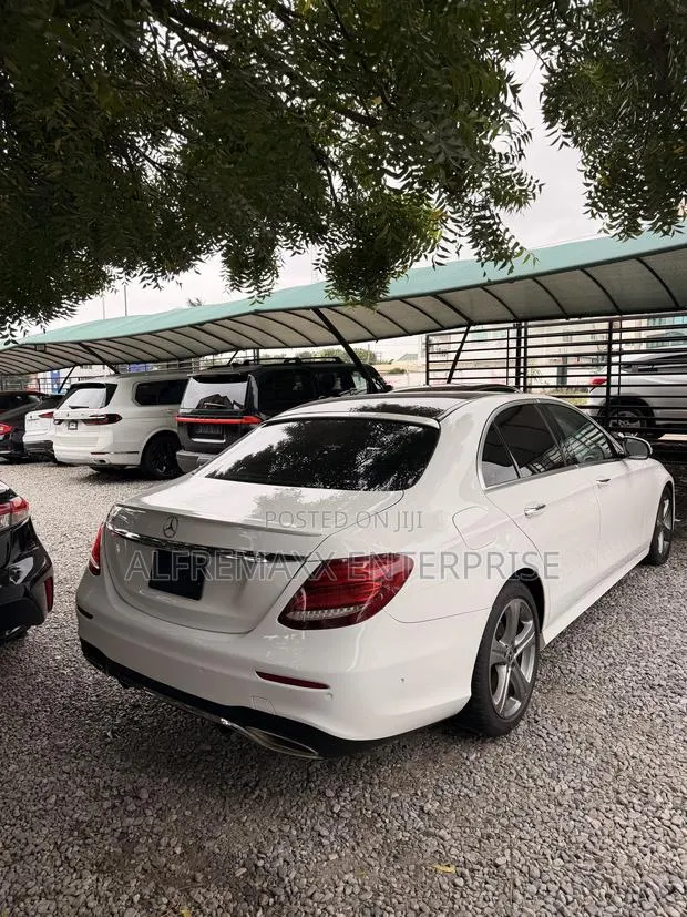 Mercedes-Benz E300 2018 White · Photo 1