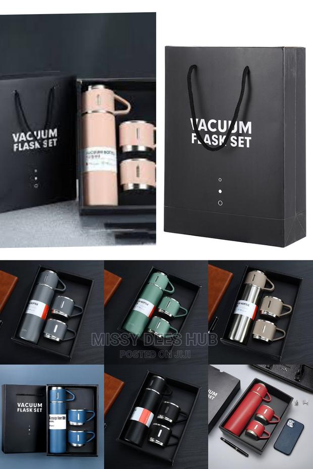 Vaccum Flask With 2 Cups · Photo 3