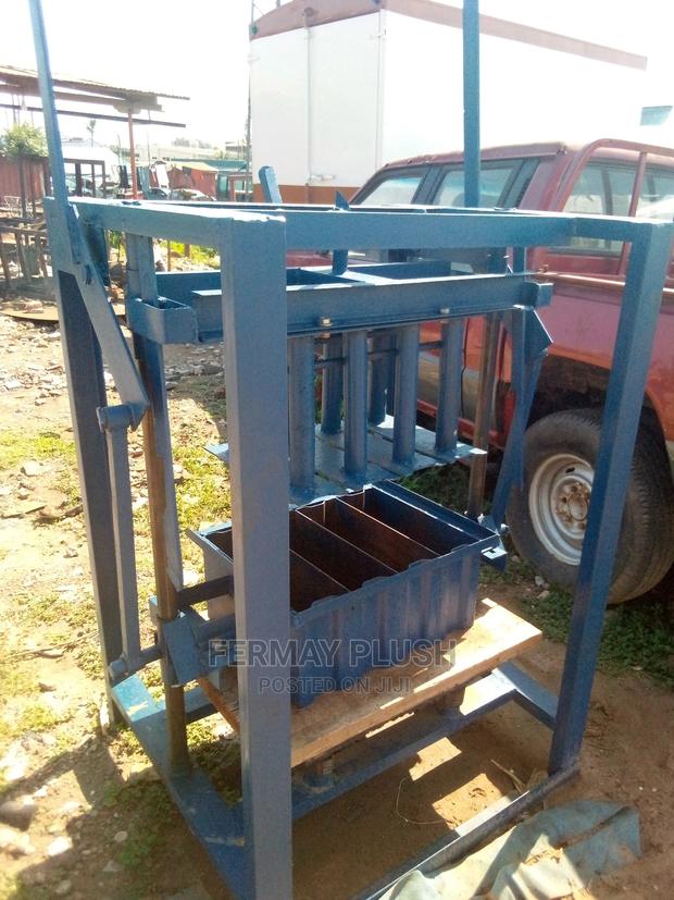 Concrete Making Machines for Producing Blocks · Photo 1