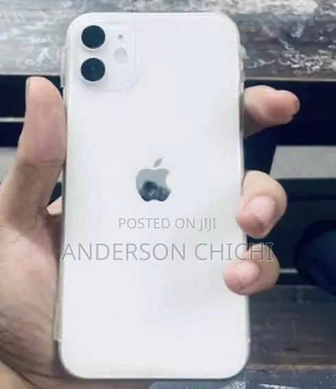 Apple iPhone 11 128 GB White · Photo 1