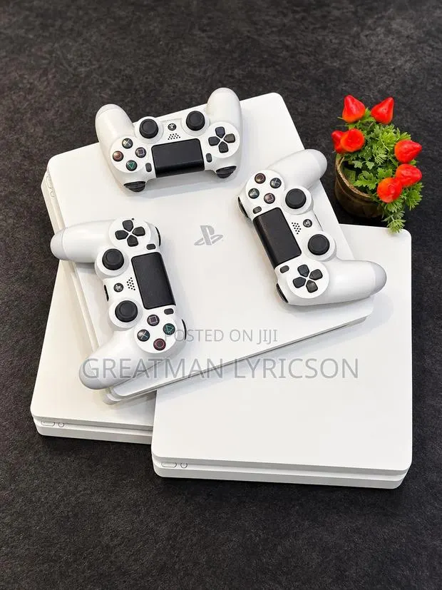 PS4 Slim Jailbreak With Games Installed. · Photo 1