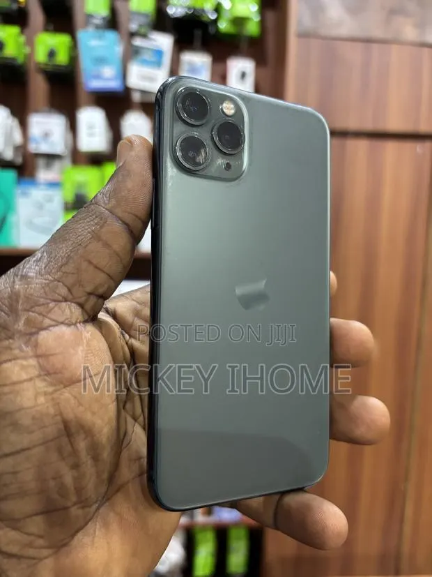 Apple iPhone 11 Pro 256 GB Green · Photo 1