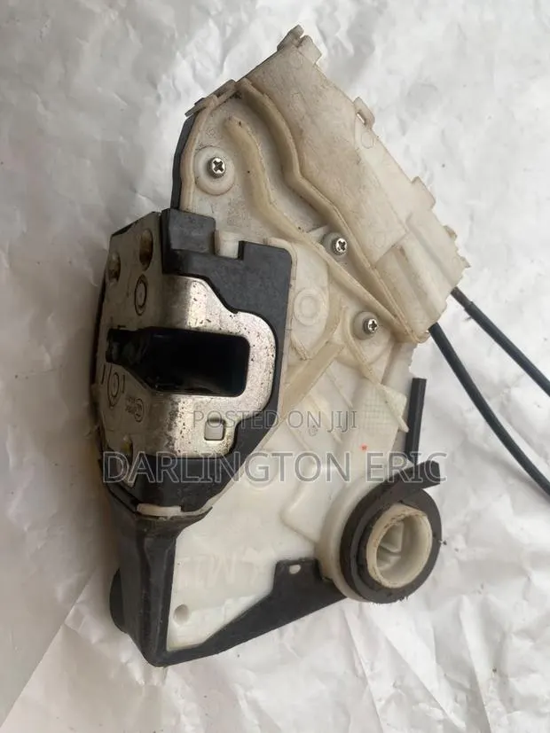 2014 to 2019 Toyota Corolla Door Lock · Photo 1