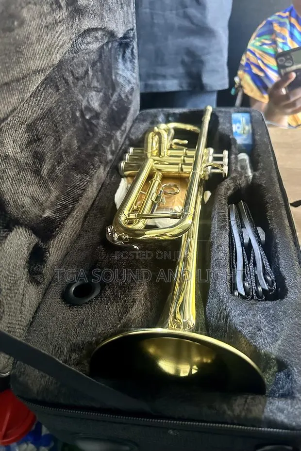 Yamaha Bb Trumpet - Gold · Photo 1