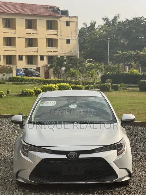 Toyota Corolla LE 2020 Gray · Photo 1