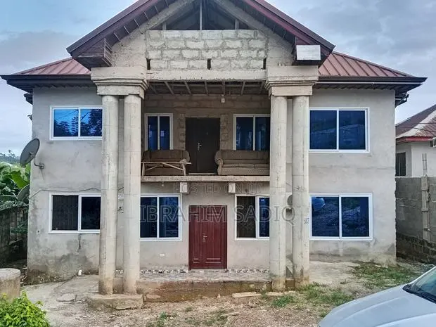 7bdrm Block of Flats in Cape Town, Tarkwa Nsuaem for sale · Photo 1