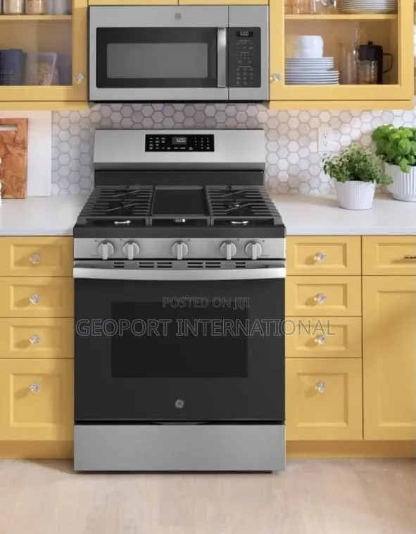 The GE 30-Inch Stainless Steel Gas Range (Model #GGF600AVSS) · Photo 1