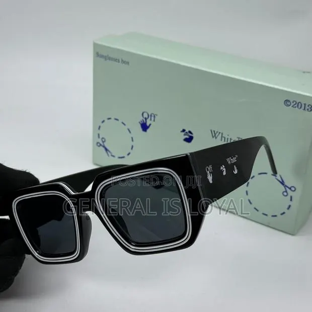 Offwhite Glasses / Mixture · Photo 1