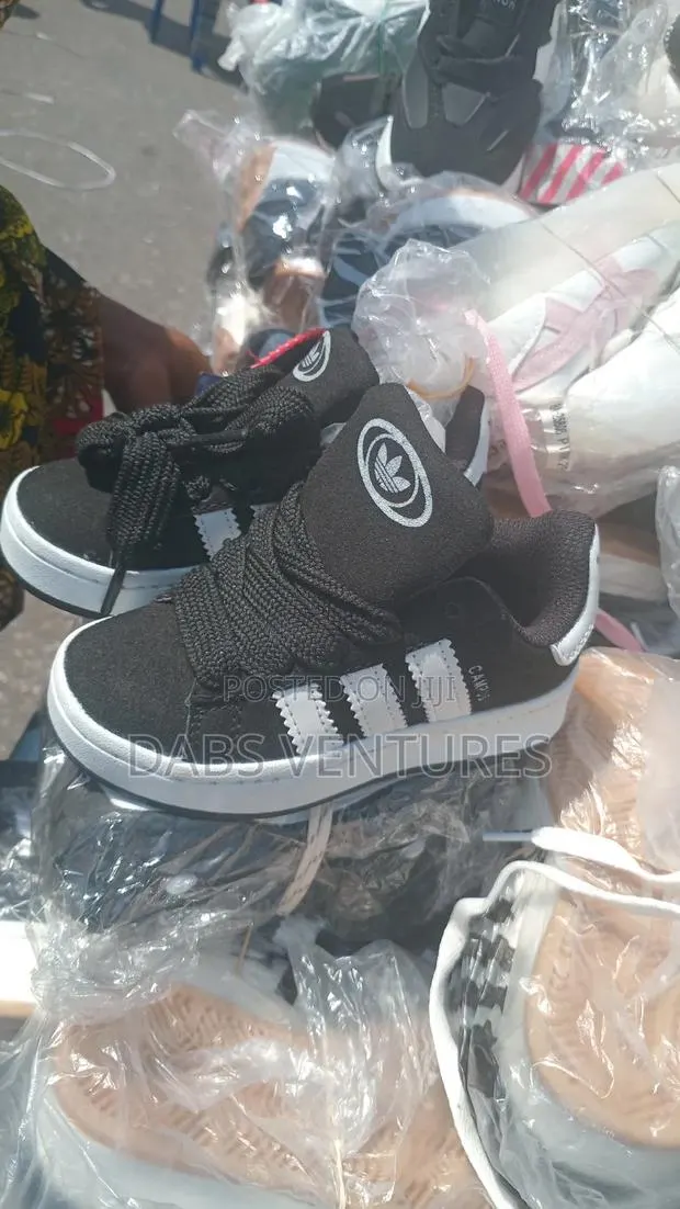 Kids Adidas Shoes 23-36 · Photo 1