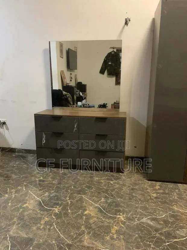 Large Dressing Mirror · Photo 1