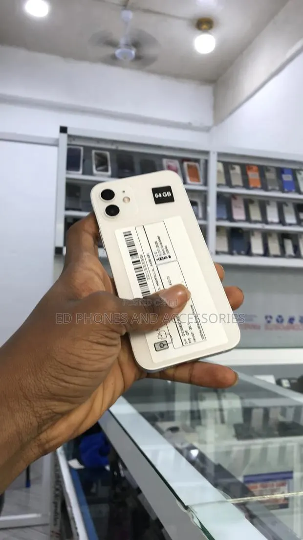 Apple iPhone 12 64 GB White · Photo 1