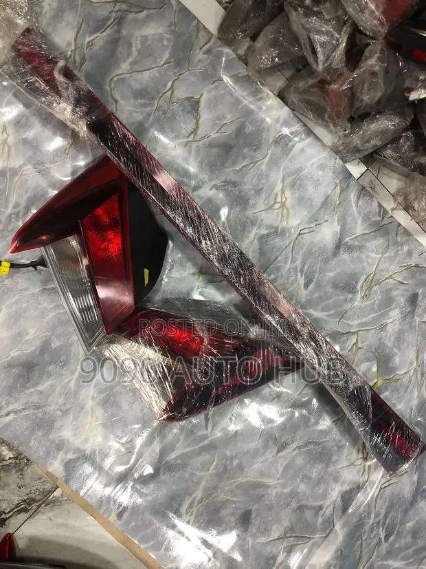 Hyundai Elantra 2021, 2022, 2023, 2024 Taillight Set | Foreign Used · Photo 1