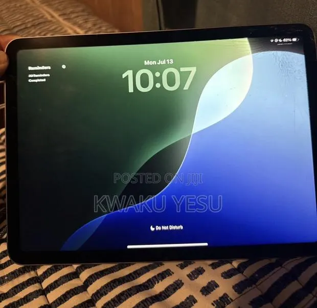 Apple iPad Wi-Fi 128 GB Blue · Photo 1