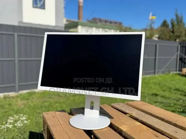 24 Inches Fujitsu Monitor · Photo 1