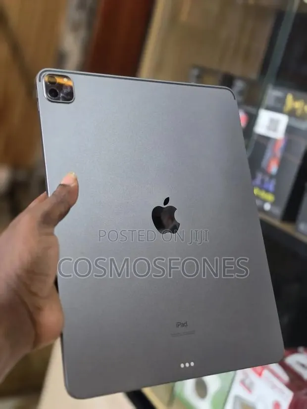 Apple iPad Pro 12.9 (2021) 128 GB Gray · Photo 1