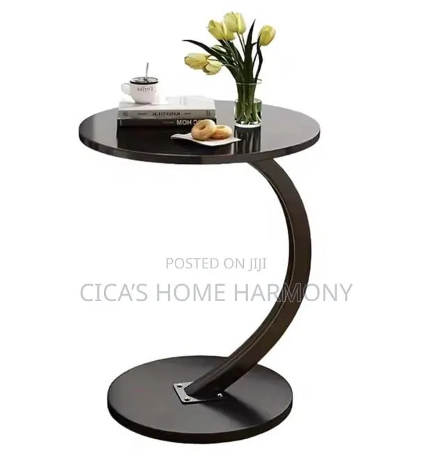 Sleek Side Table · Photo 1