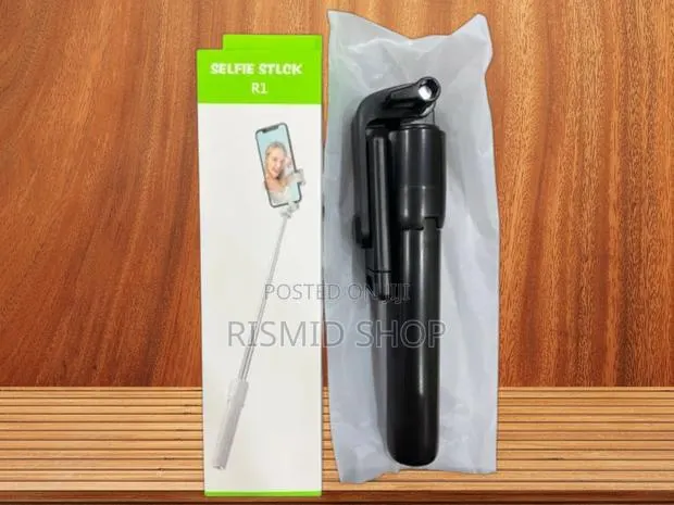 R1 Extendable Phone Holder Stick · Photo 1