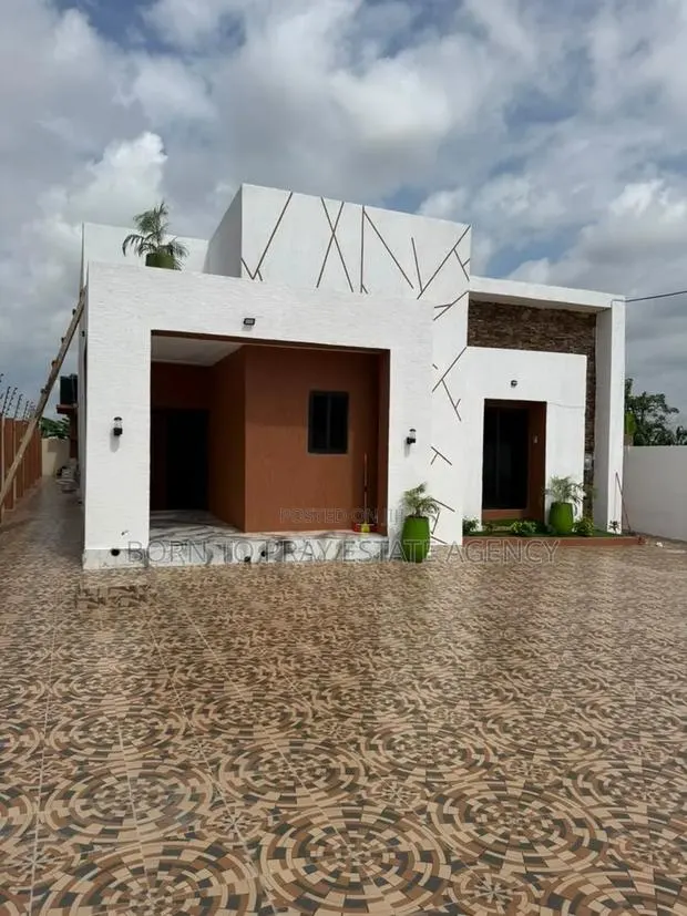 Furnished 4bdrm House in Born To Pray Estate, Ejisu-Juaben Municipal · Photo 1