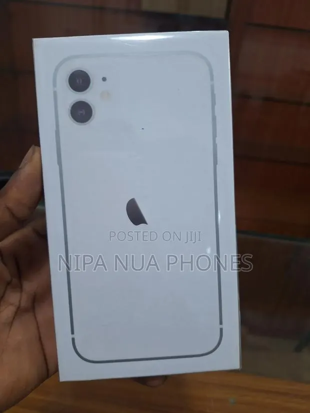 New Apple iPhone 11 64 GB White · Photo 1