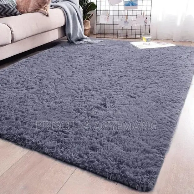 Normal Thicness Fluffy Carpet Avaliable · Photo 1