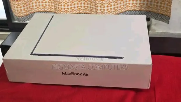 New Laptop Apple MacBook Air 2025 M4 16GB Apple M4 SSD 256GB · Photo 1