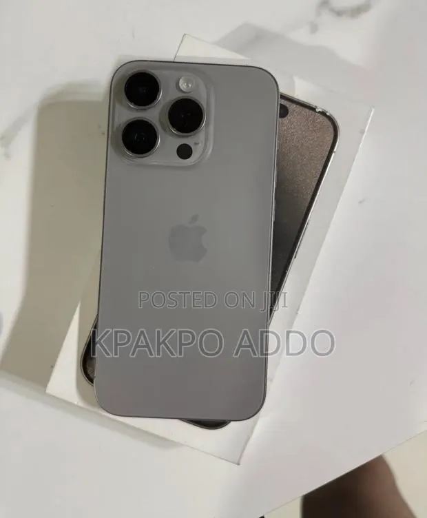 Apple iPhone 15 Pro Max 256 GB Silver · Photo 1