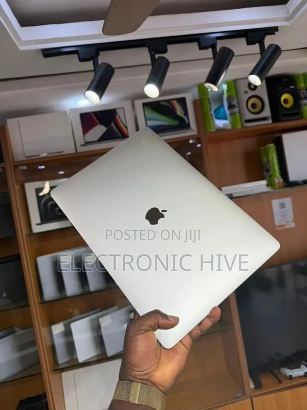 Laptop Apple MacBook Pro 16GB Intel Core I7 SSD 512GB · Photo 1