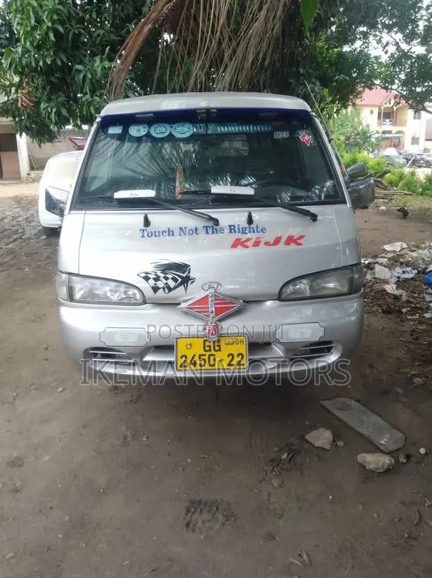 Hyundai H-100 2004 Silver · Photo 1