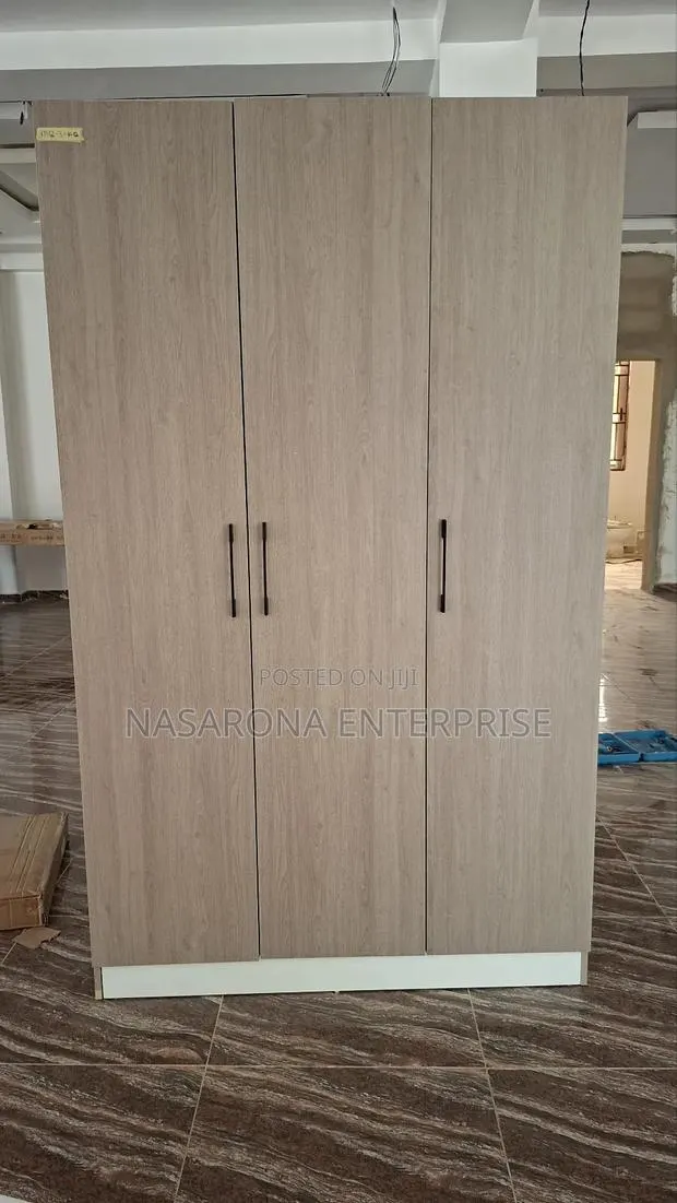 3 Door Double Wardrobe 120x55x200cm · Photo 1